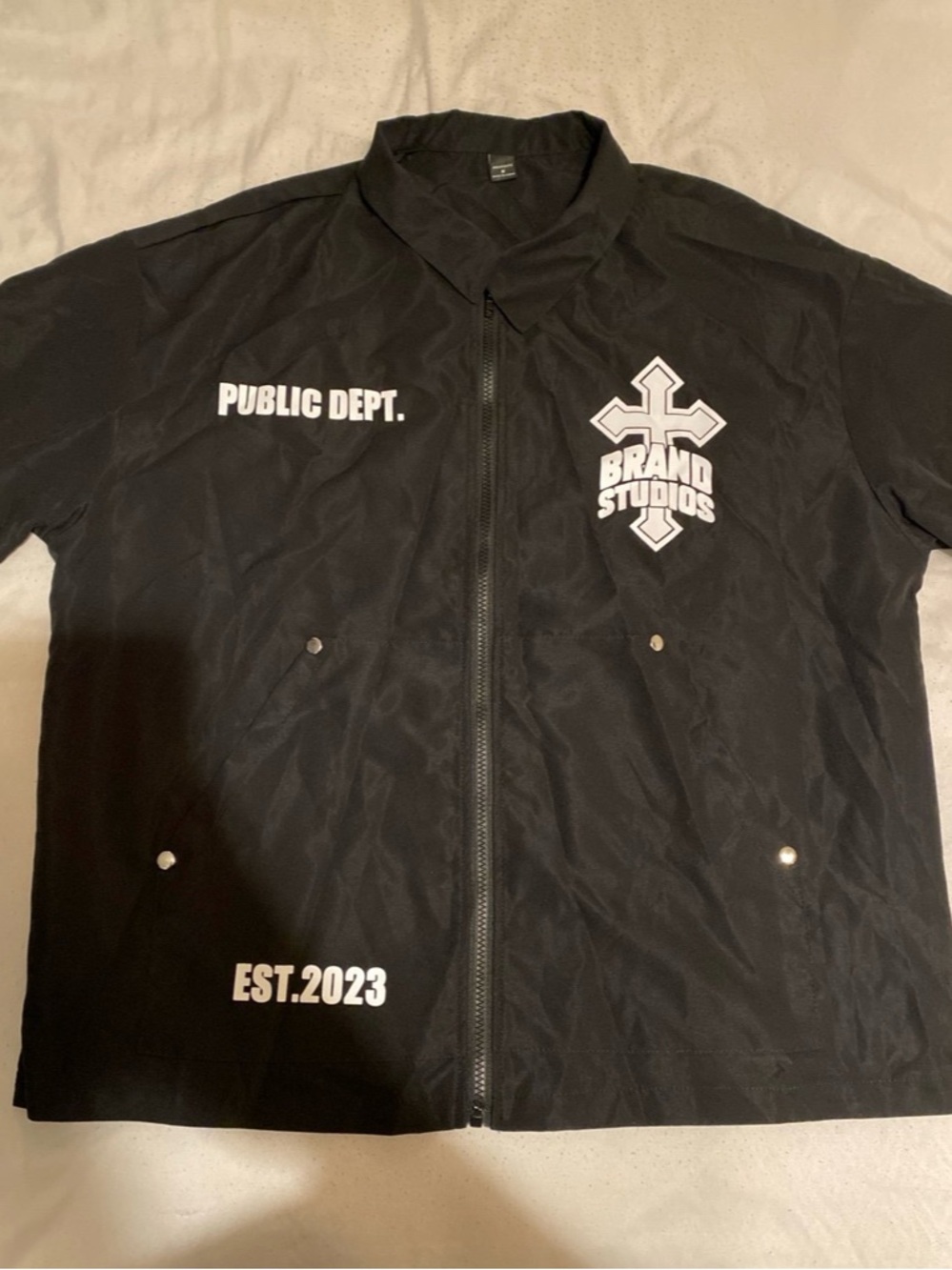 Black windbreaker size medium short sleeve